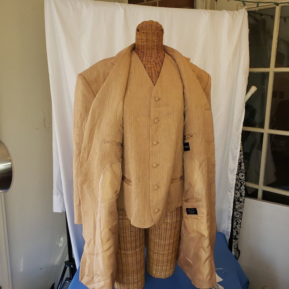 Soprano 3-piece Suit in Tan Heather - Jacket, Vest & Pants - W38-44L
